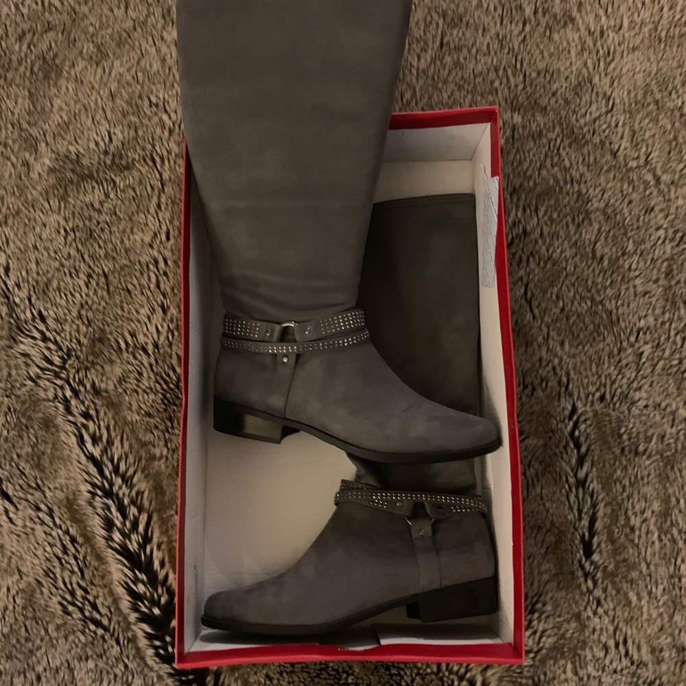 Never worn, SIZE 9, IMPO Boot